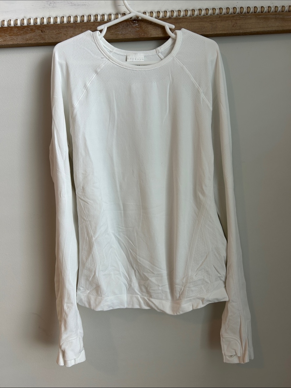 Athleta Girl. Size M. White Long-Sleeve Crew Neck Top